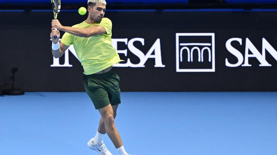 En imágenes: Alcaraz tumba a Fritz y se acerca a terminar el año como número uno