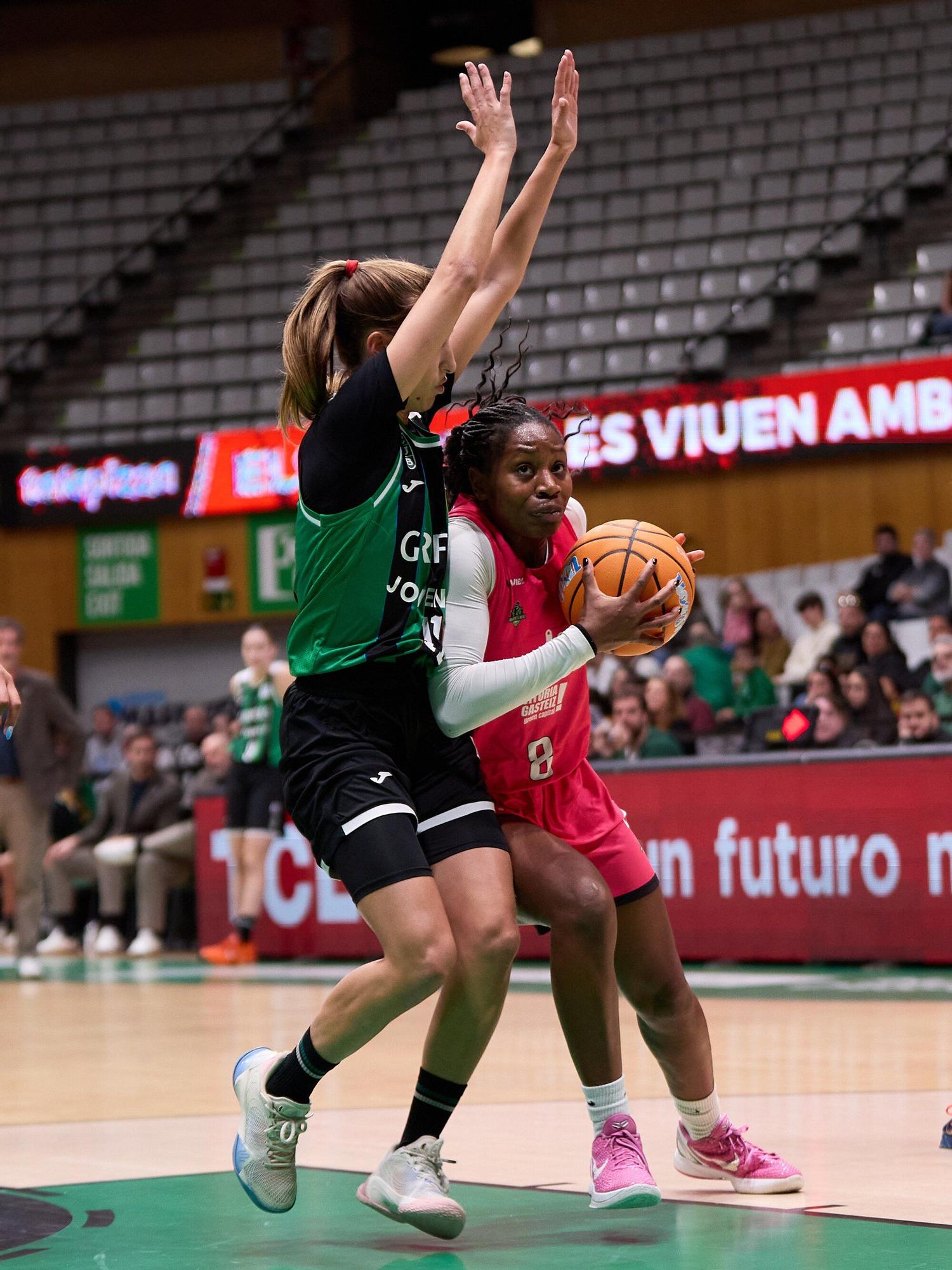 En imágenes: Ambientazo en el Araski - Club Joventut Badalona  (¡Búscate en las fotos!)