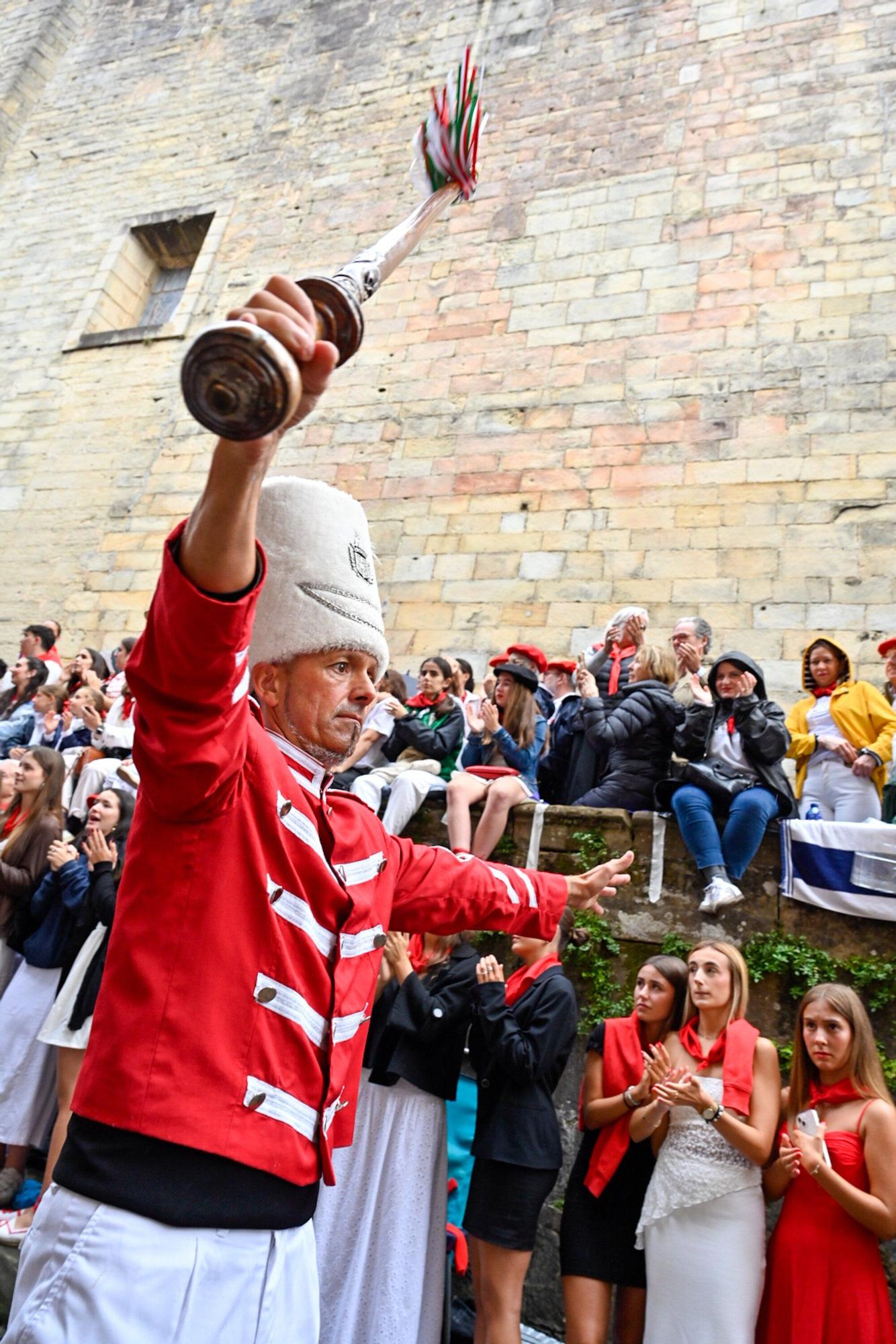 Fotos del Alarde tradicional 2025 por las calles de Hondarribia
