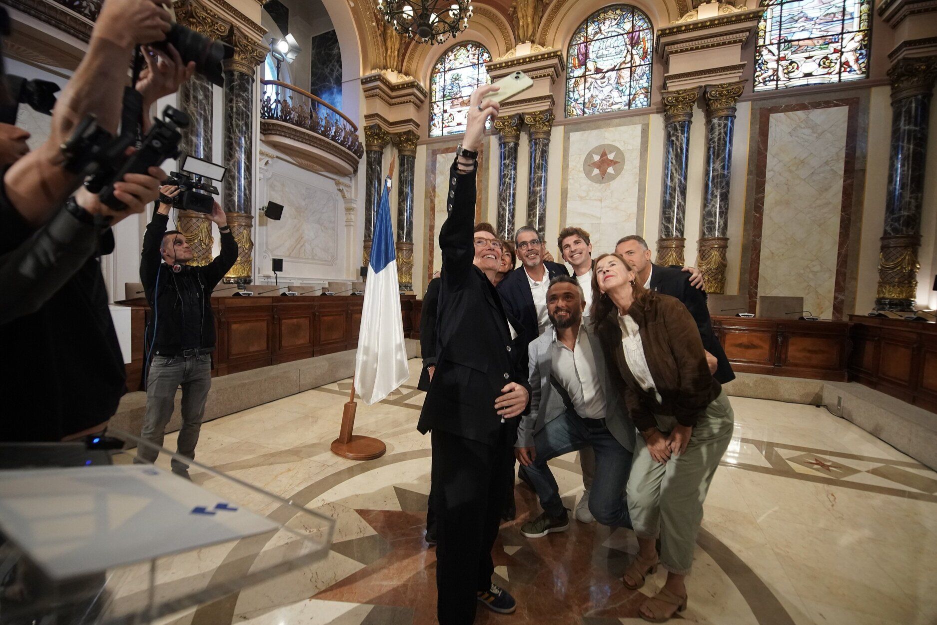 El grupo municipal del PNV se retrata en un 'selfie' tras el anuncio del alcalde, Eneko Goia, en la que ha anunciado su adiós