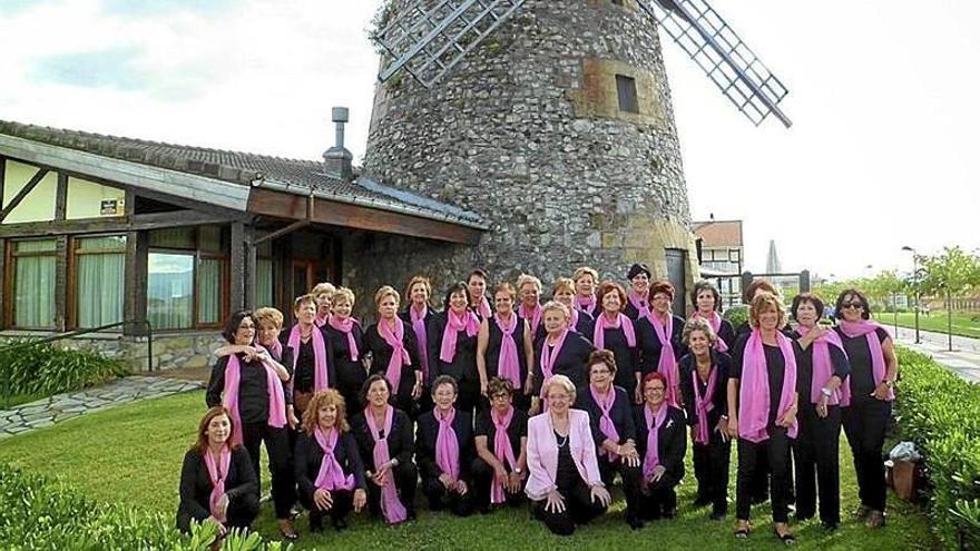 Las mujeres que integran la coral Eskuz Esku. Las mujeres que integran la coral Eskuz Esku.
