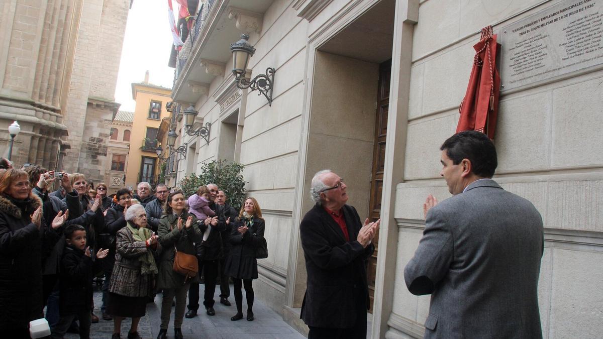 Homenaje del Ayuntamiento de Tudela en 2014 a los 19 funcionarios fusilados durante la guerra civil.