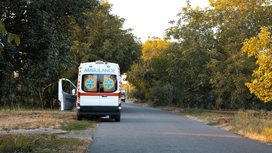 Una mujer en muerte cerebral recupera la consciencia al pasar la ambulancia por un bache