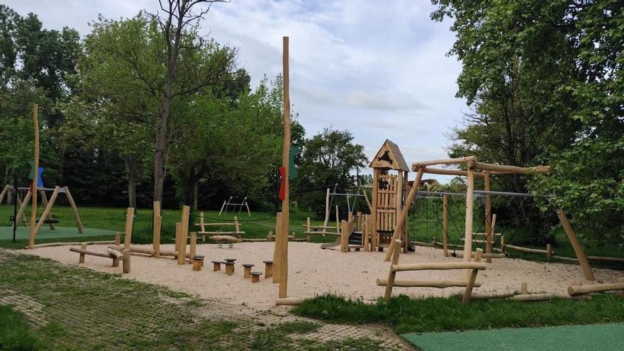 Abetxuko estrena un renovado parque infantil en la calle La Presa