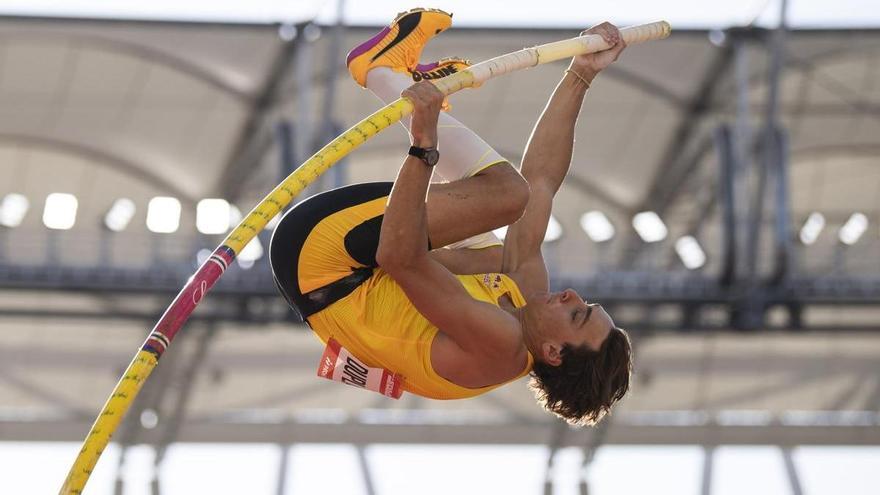 Duplantis vuelve a batir el récord del mundo de salto de pértiga