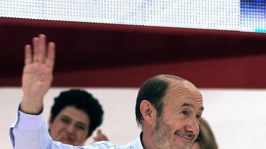 El hasta ahora secretario general del PSOE, Alfredo Pérez Rubalcaba, tras su discurso.