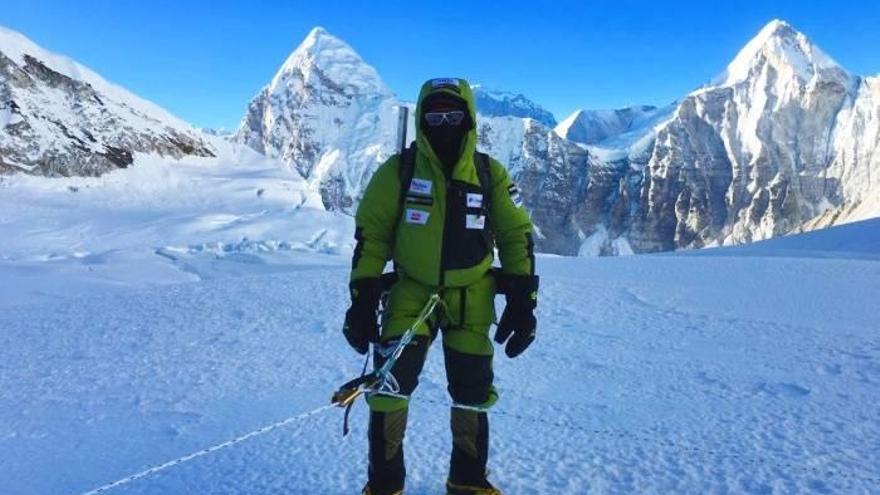 Txikon equipa hasta el campo 4 del Everest y baja a dormir al base