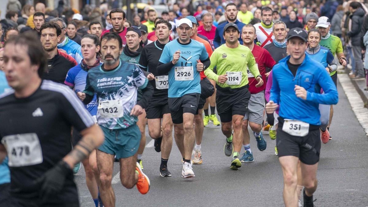 En imágenes: la Media Maratón recorre Vitoria