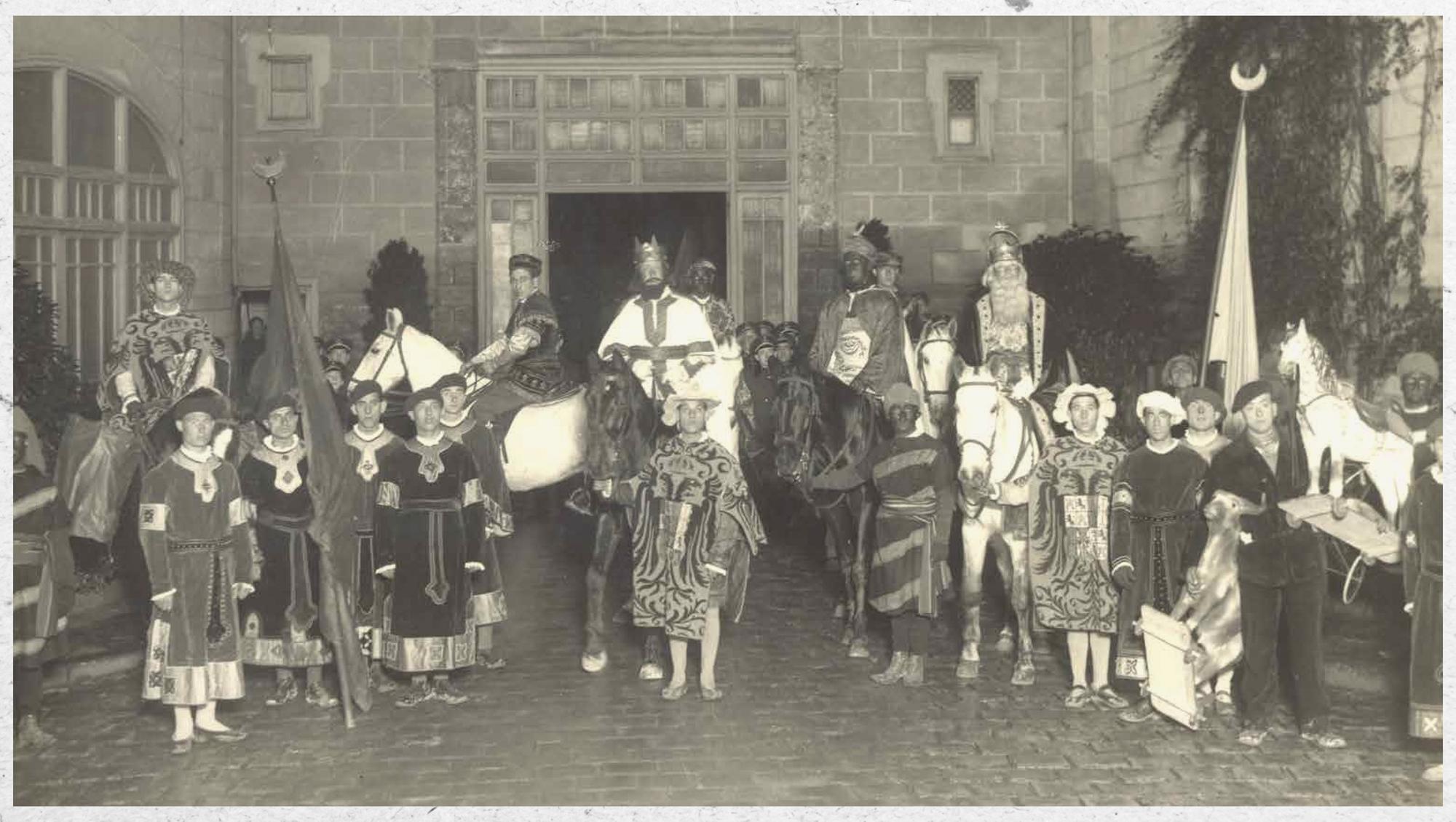 Enero - ¡Ya vino el cortejo...!