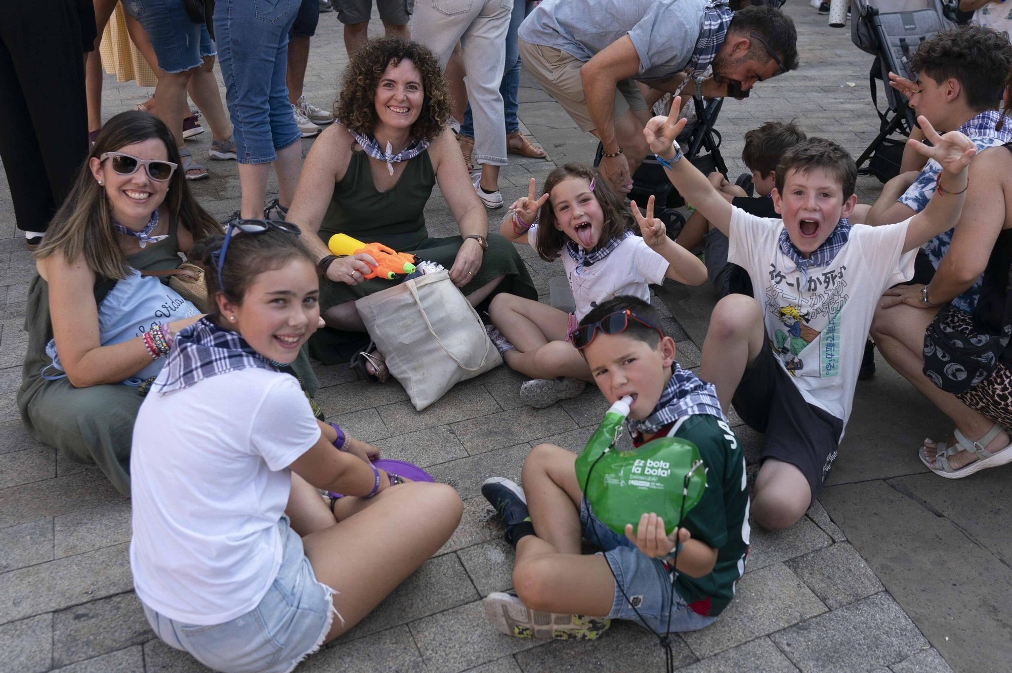 En imágenes: Vitoria sale a la calle a celebrar La Blanca tras el txupinazo