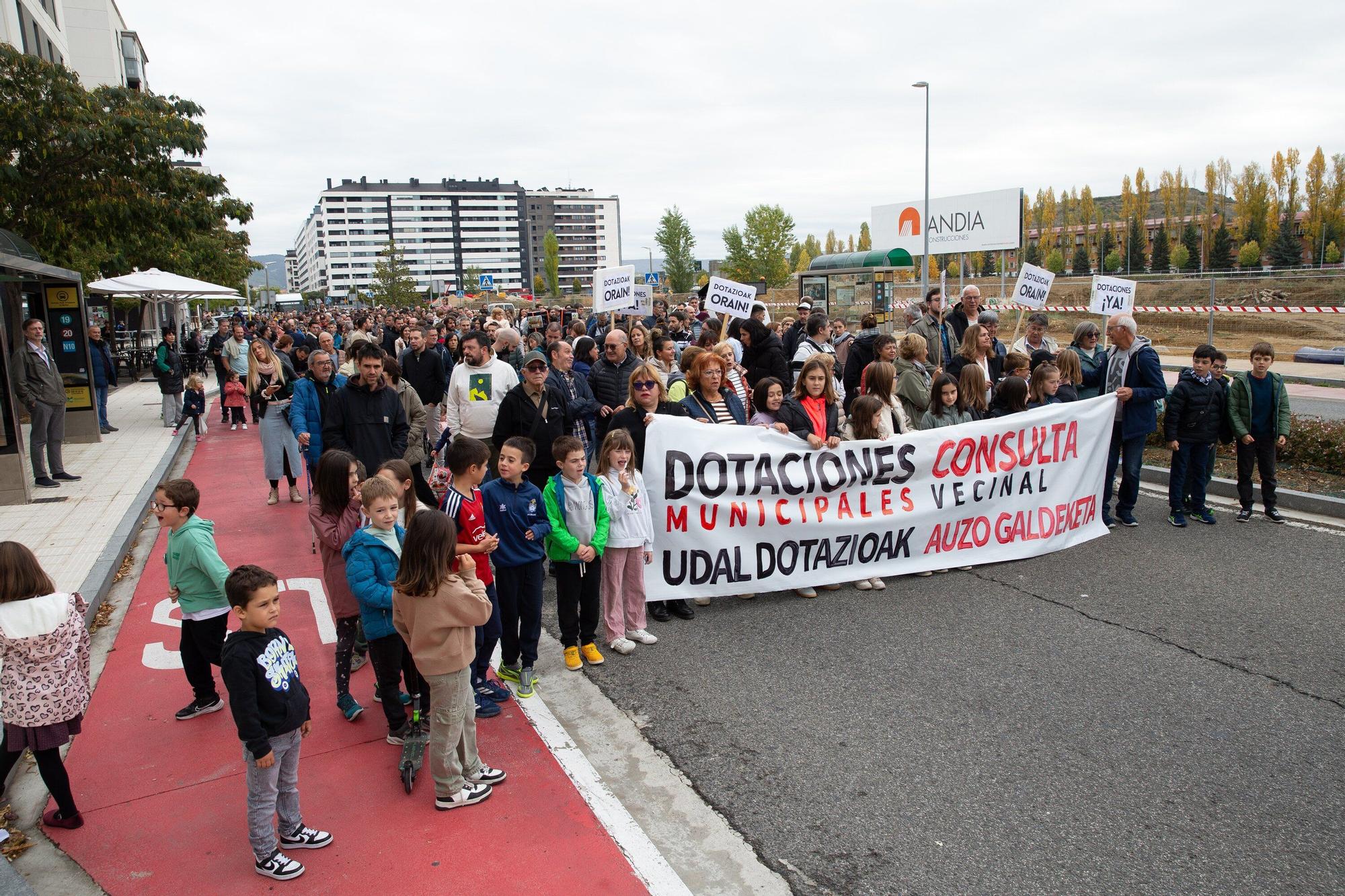 Manifestación del vecindario de Erripagaña para exigir dotaciones