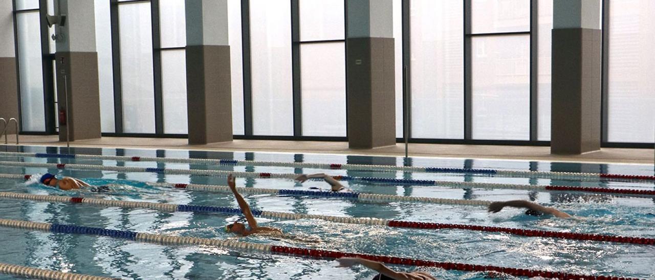 Las piscinas del polideportivo Olaizaga de Elgoibar reabren con normalidad tras superar las pruebas de seguridad