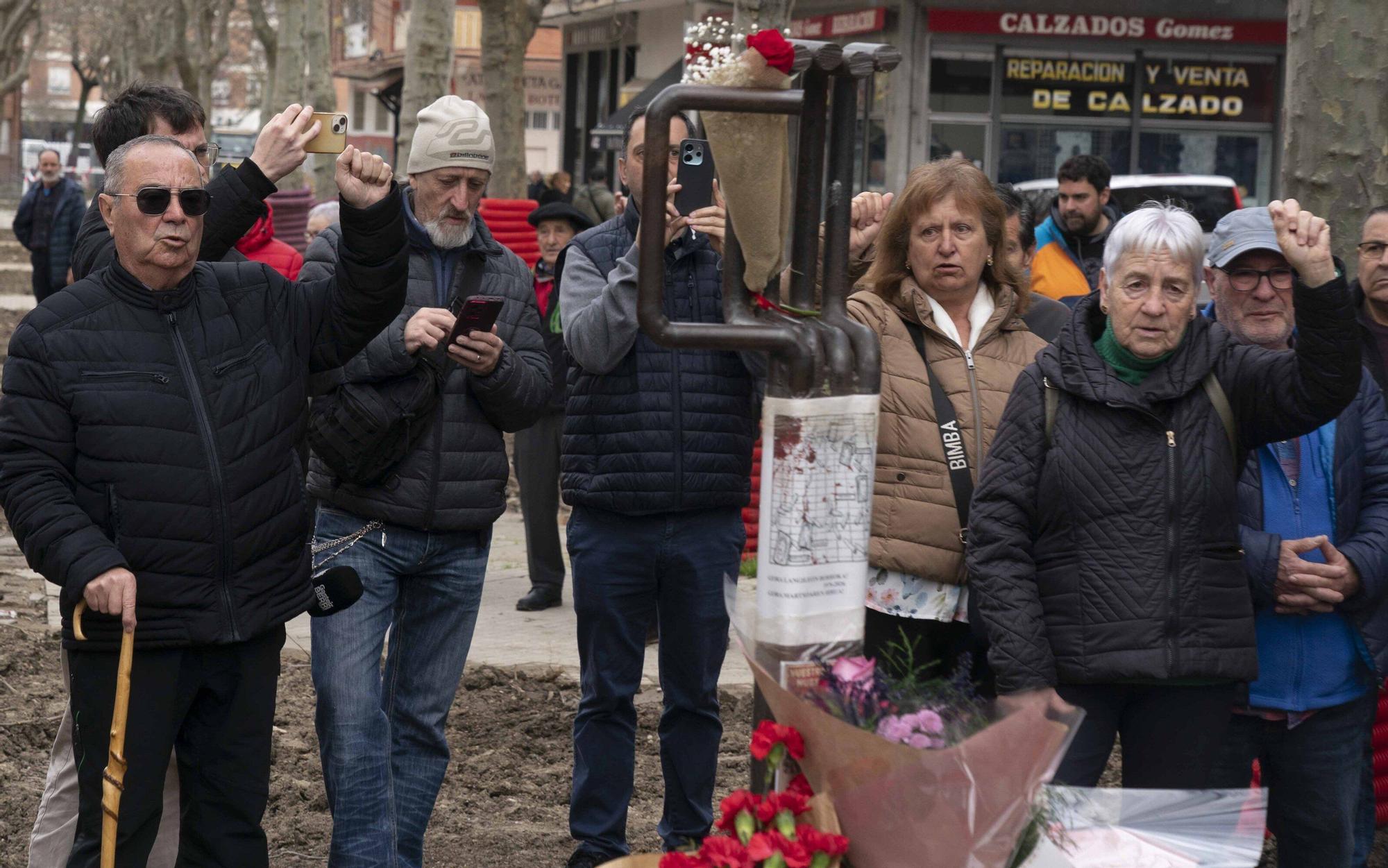 Ofrenda floral en recuerdo a las víctimas del 3 de marzo