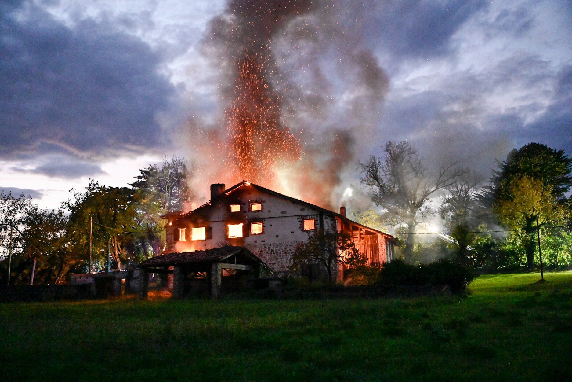 [Fotos] Segundo incendio del mes en Zumaia