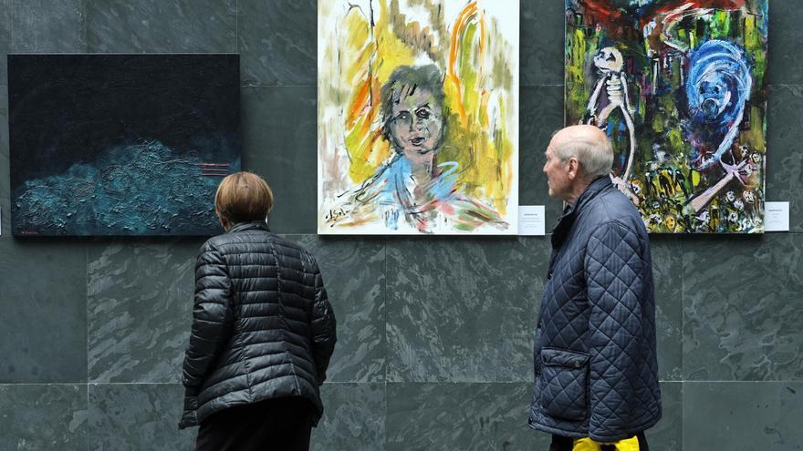 El Parlamento inaugura la exposición ‘La tierra de los fracasados’, organizada por la asociación Alfredo Sada