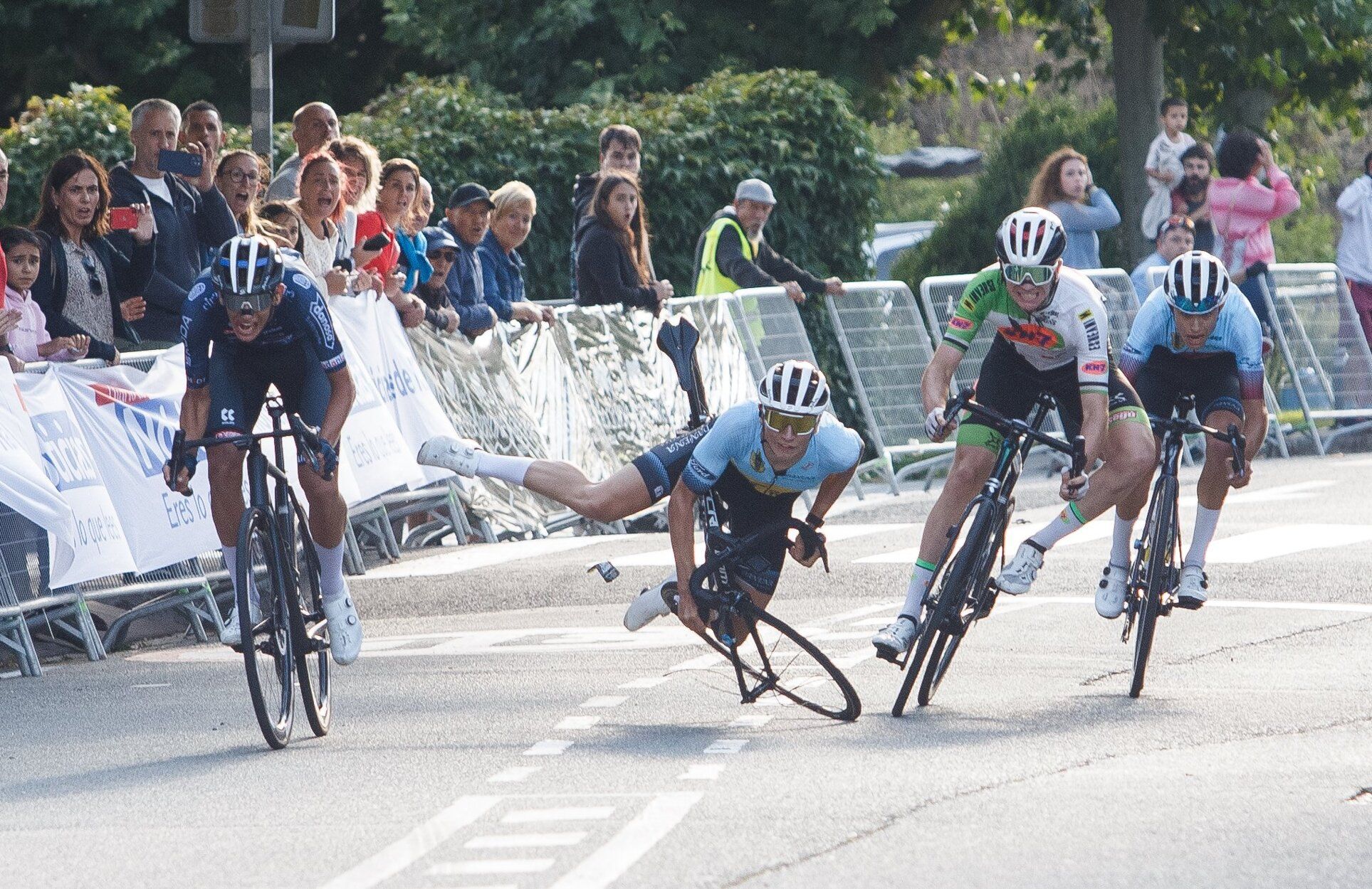 Imágenes de la llegada de la segunda etapa de la Vuelta a Pamplona