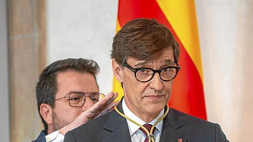 Toma de posesión de Salvador Illa como president. A la derecha, el TC delibera sobre la amnistía.  | FOTOS: E. P.