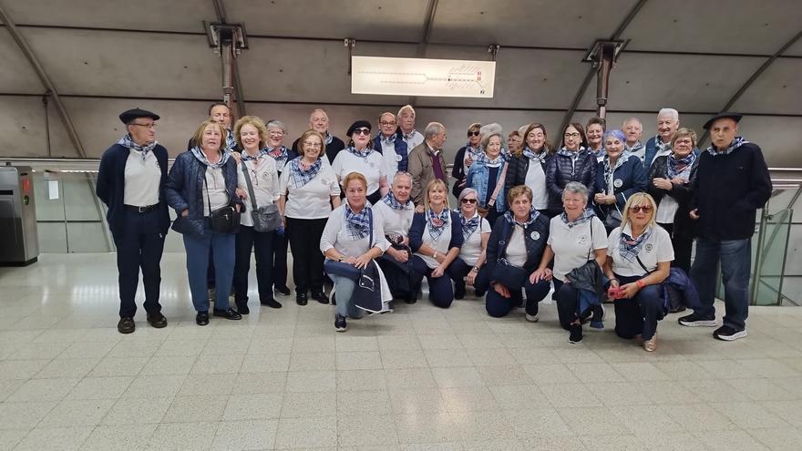 Un aniversario muy dulce: chocolatinas, caramelos y coros por el 30º cumpleaños de Metro Bilbao
