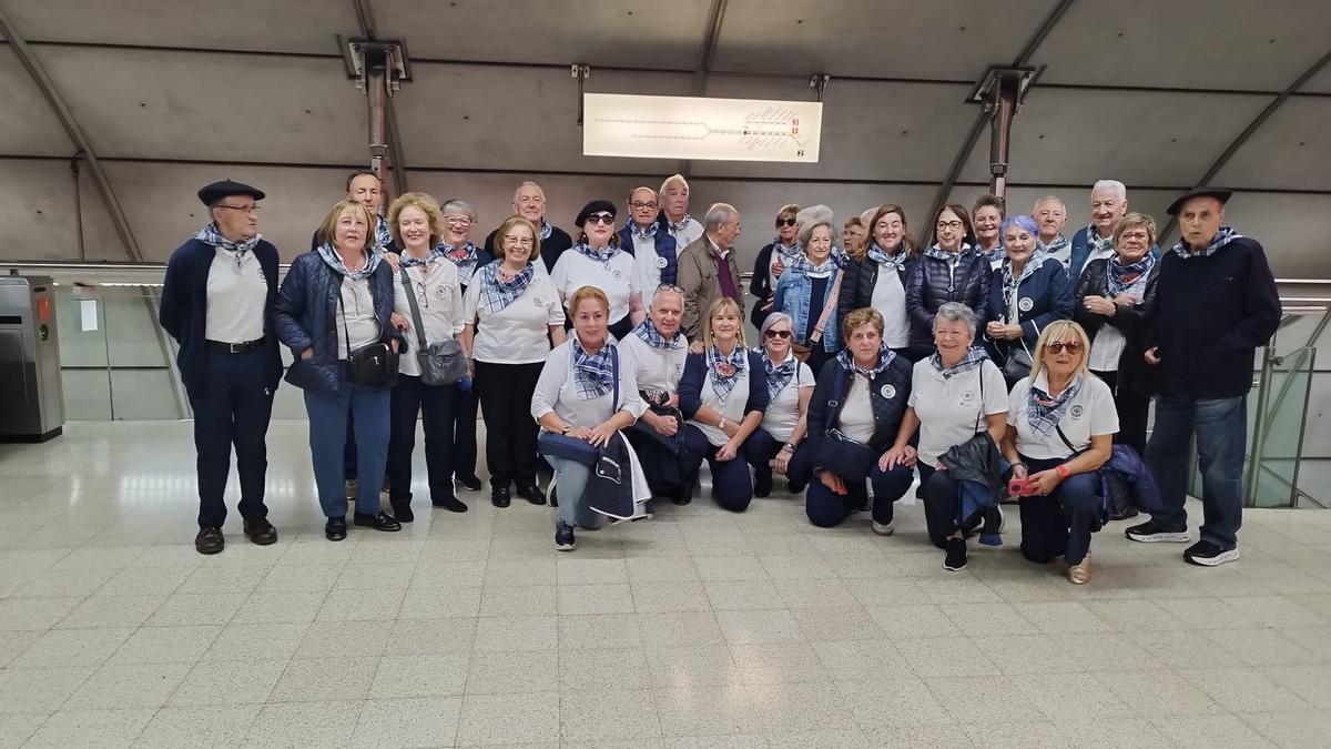 Un aniversario muy dulce: chocolatinas, caramelos y coros por el 30º cumpleaños de Metro Bilbao