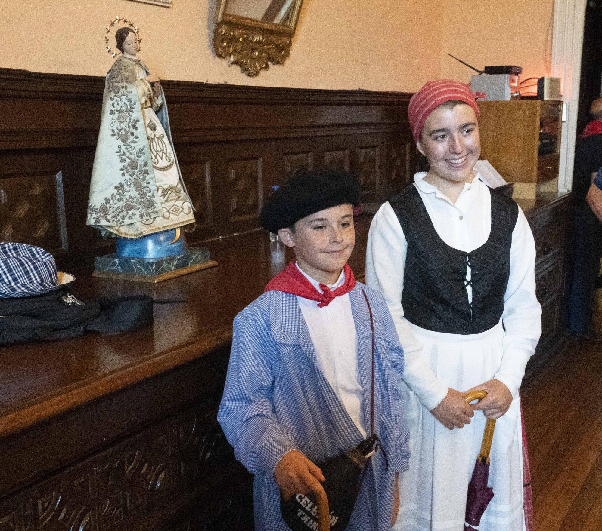 En imágenes: Edurne y Celedón Txiki abarrotan un año más la plaza de la Virgen Blanca