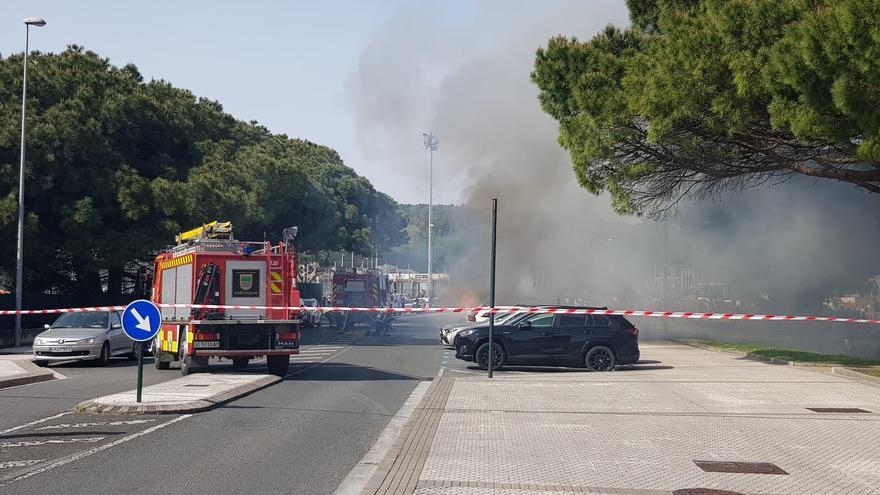 [Vídeo] Cuatro vehículos arden en Hondarribia