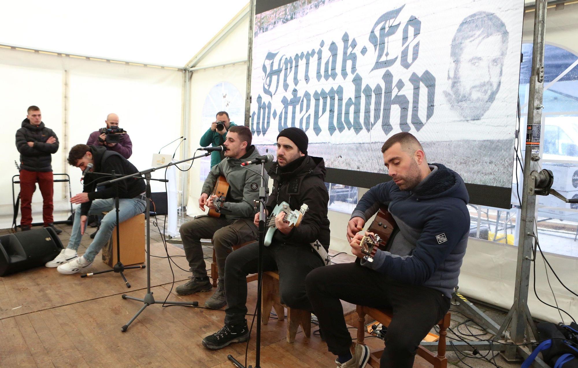 Fotos del homenaje a Mikel Zabalza en el 40 aniversario de su muerte tras ser detenido por la Guardia Civil
