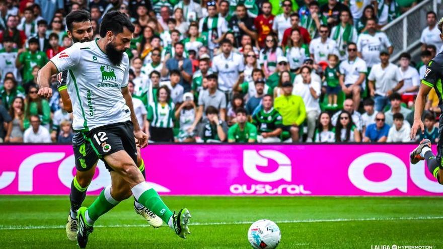 Villalibre vuelve a marcar con el Racing y es pichichi de Segunda